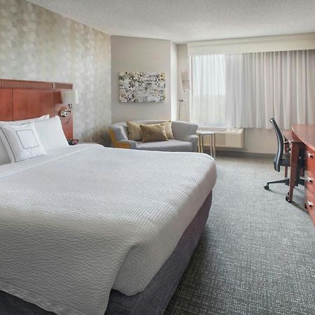Готель Courtyard Wilmington Downtown Екстер'єр фото