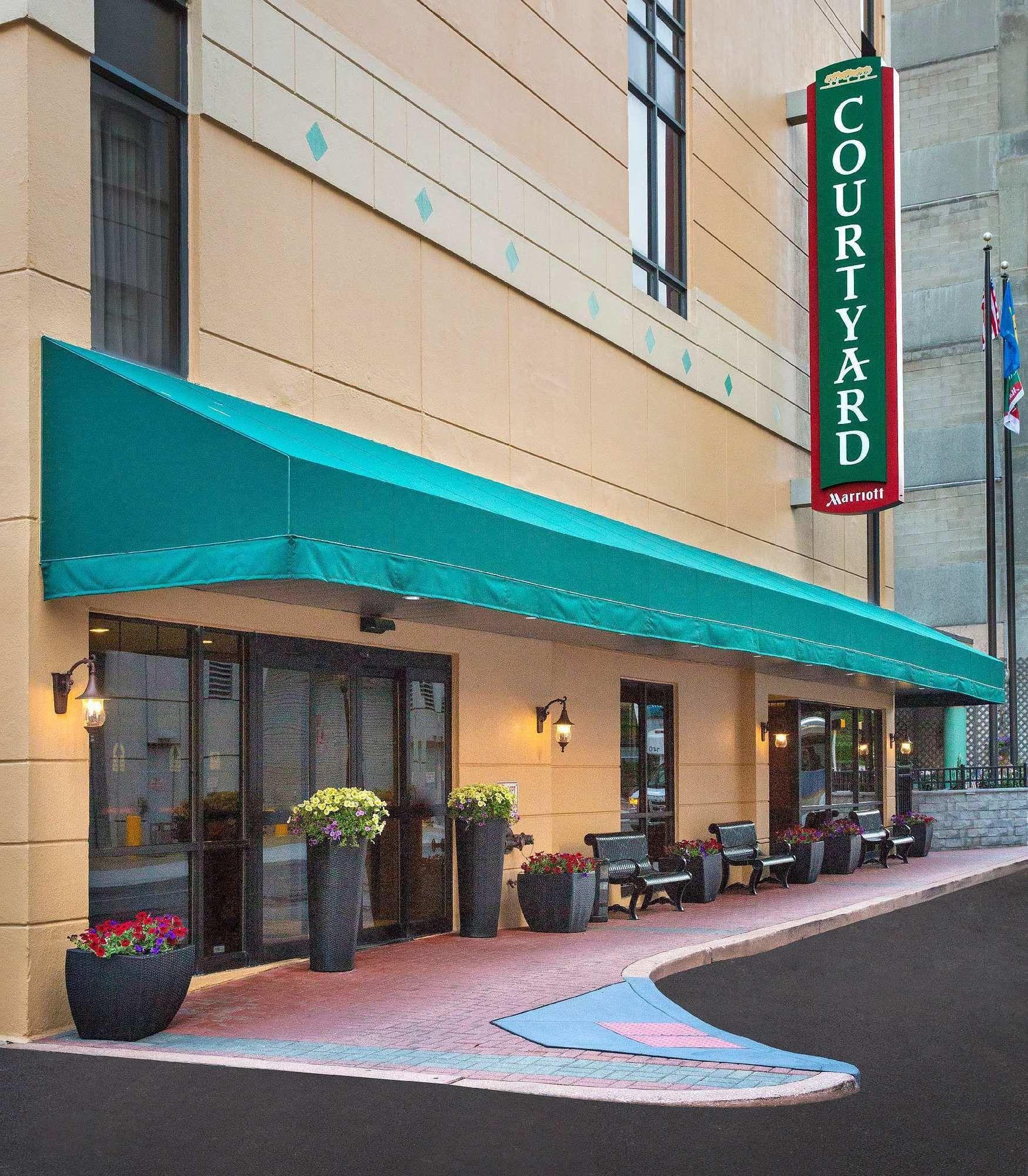 Готель Courtyard Wilmington Downtown Екстер'єр фото