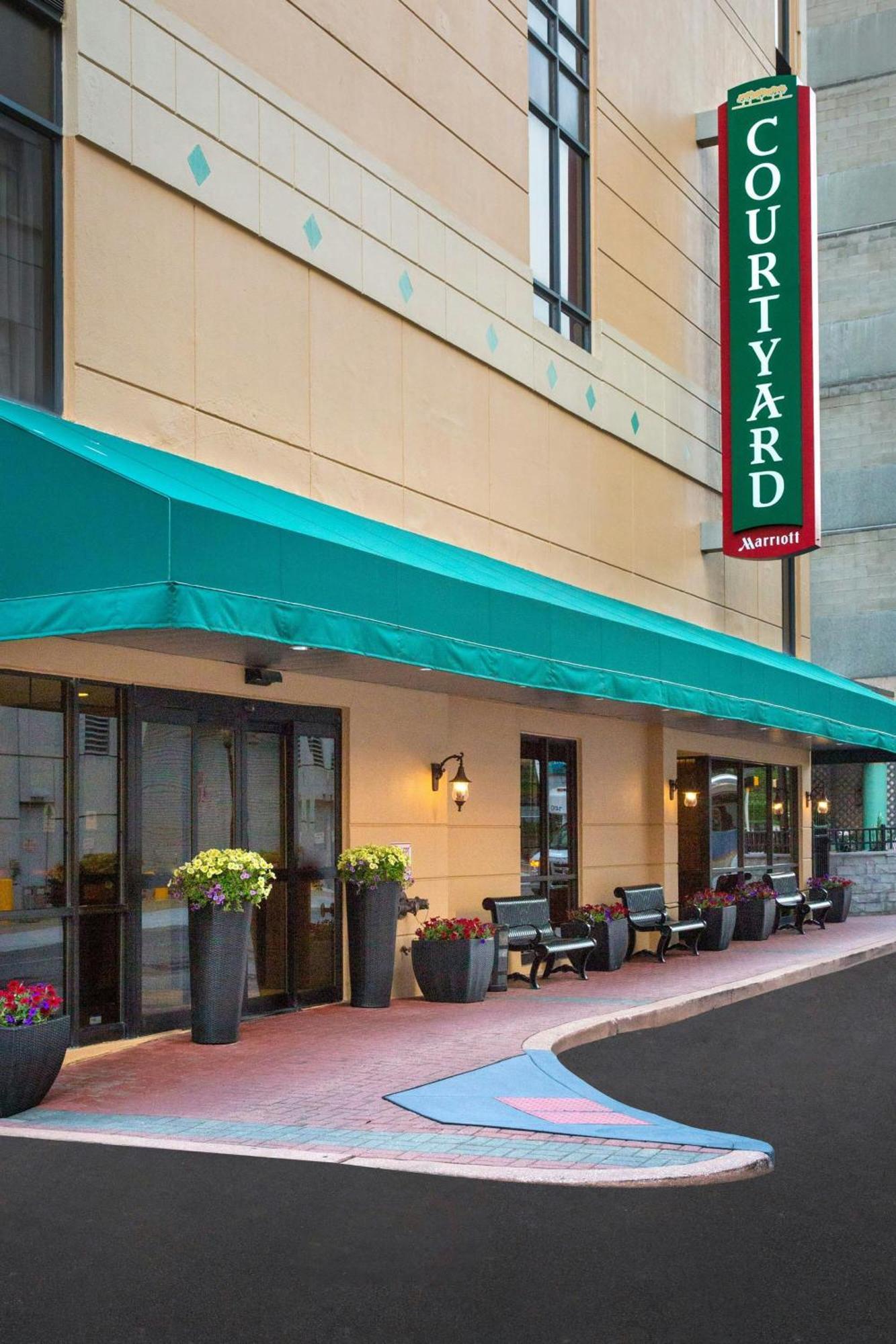 Готель Courtyard Wilmington Downtown Екстер'єр фото