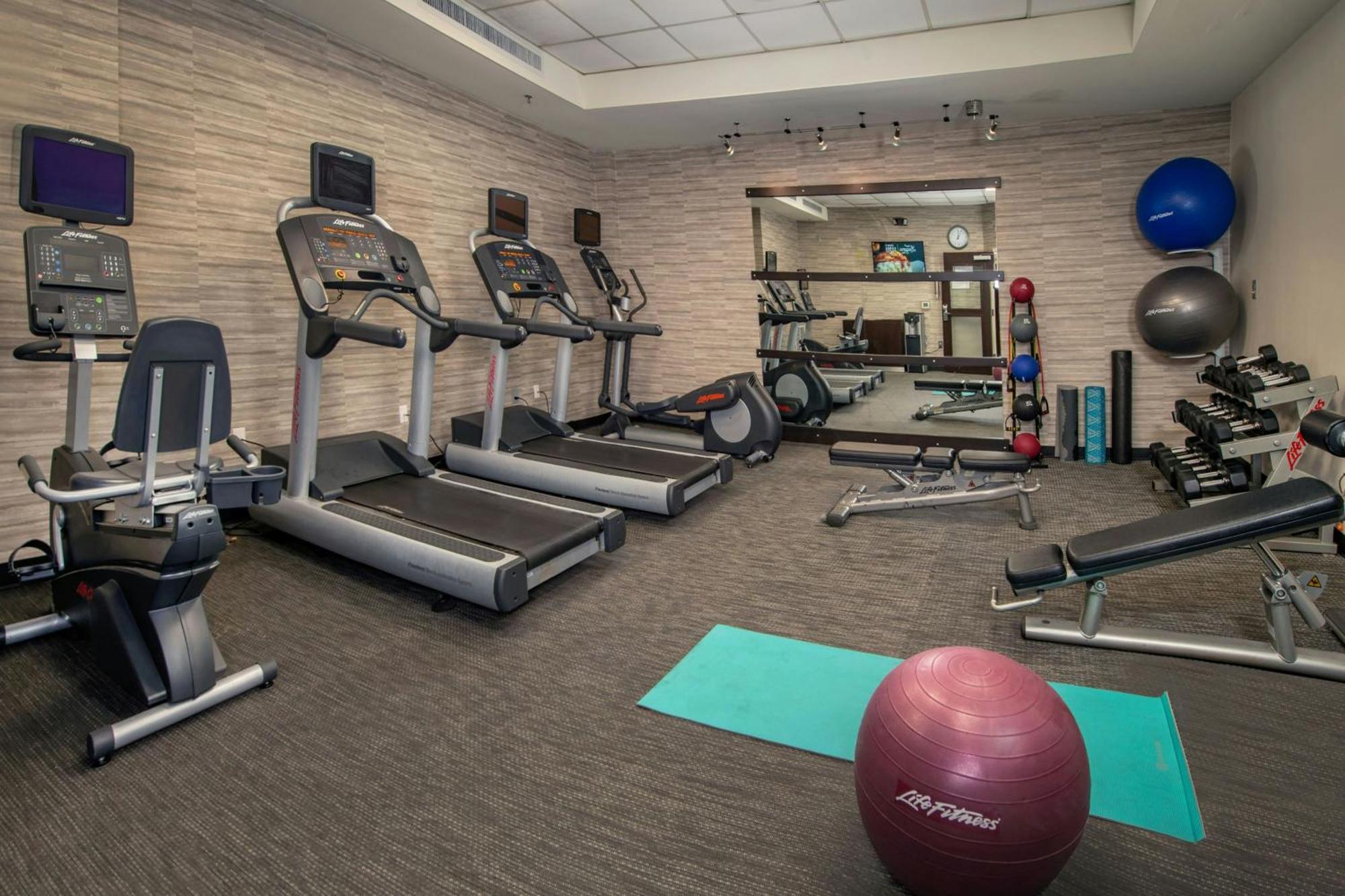 Готель Courtyard Wilmington Downtown Екстер'єр фото