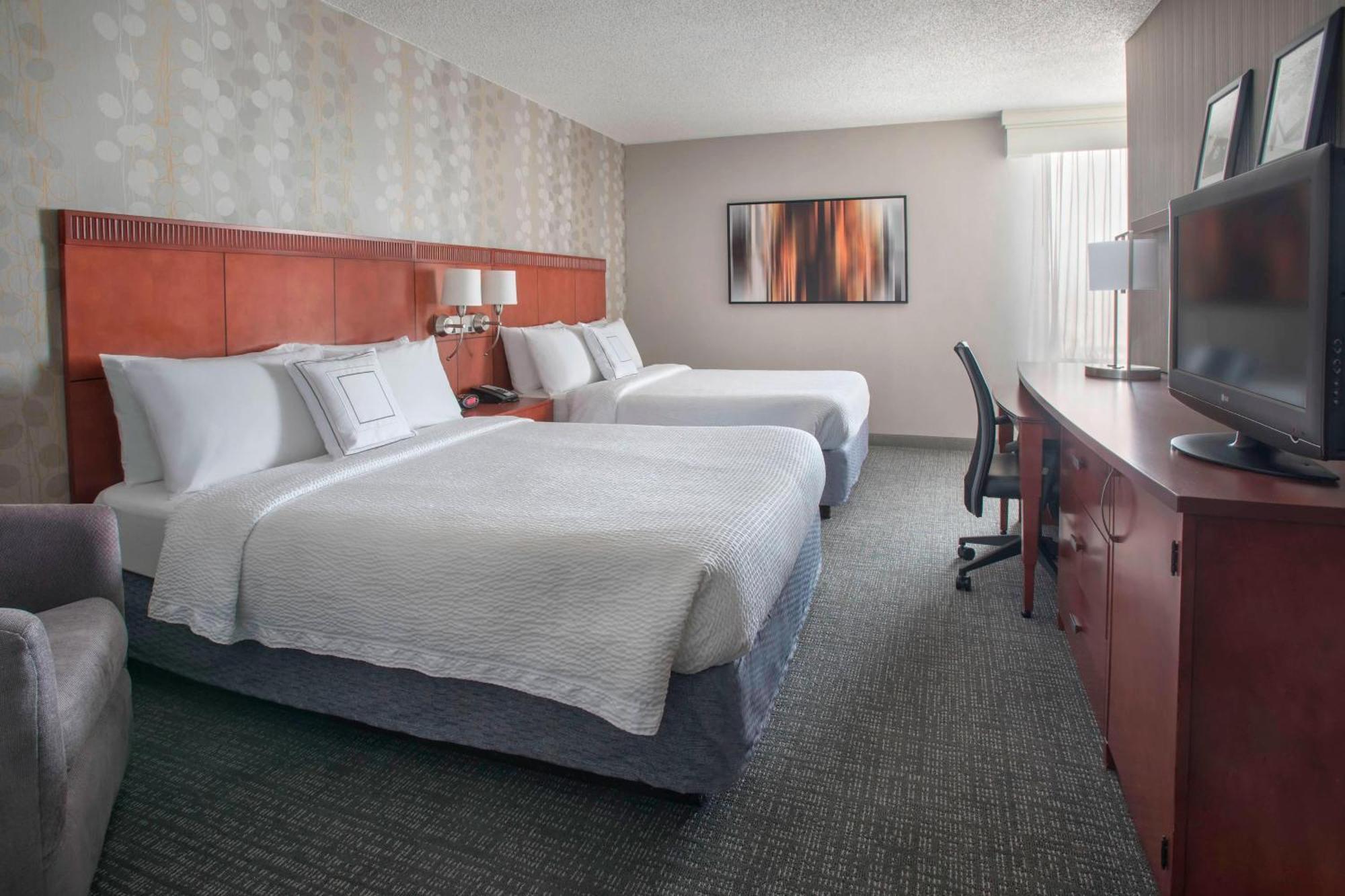 Готель Courtyard Wilmington Downtown Екстер'єр фото