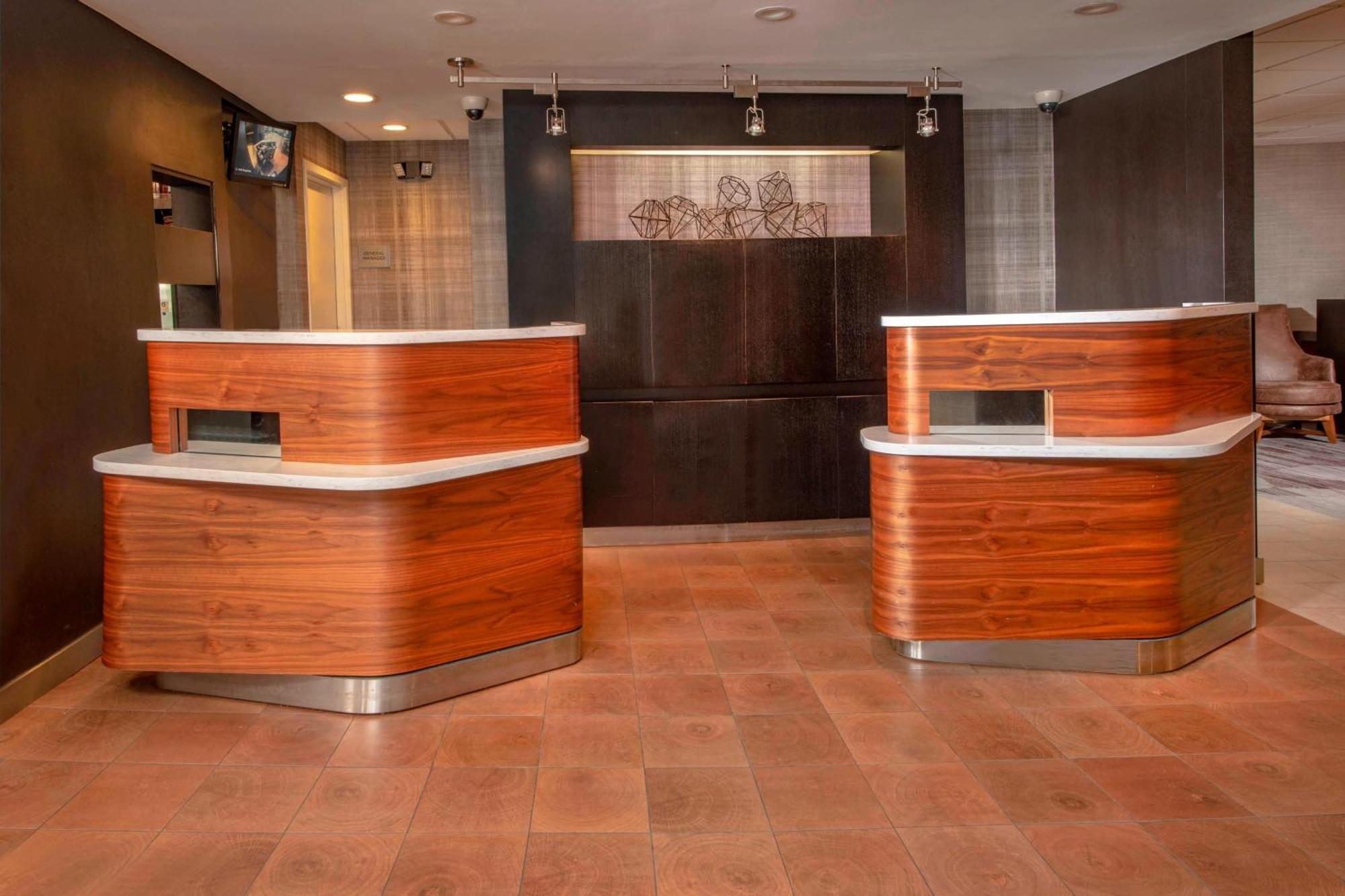 Готель Courtyard Wilmington Downtown Екстер'єр фото