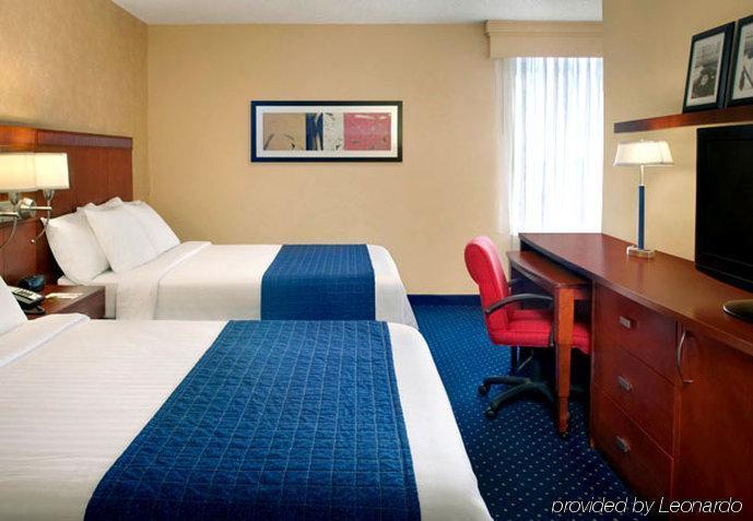Готель Courtyard Wilmington Downtown Екстер'єр фото